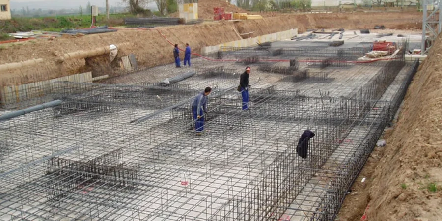 Diseño de cimentaciones superficiales en Chillán: seguridad estructural sobre suelos complejos